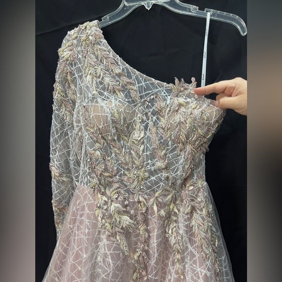 Mac Duggal 20232 NWOT EMBROIDERED ONE SHOULDER BODICE BALLGOWN - Picture 6 of 6